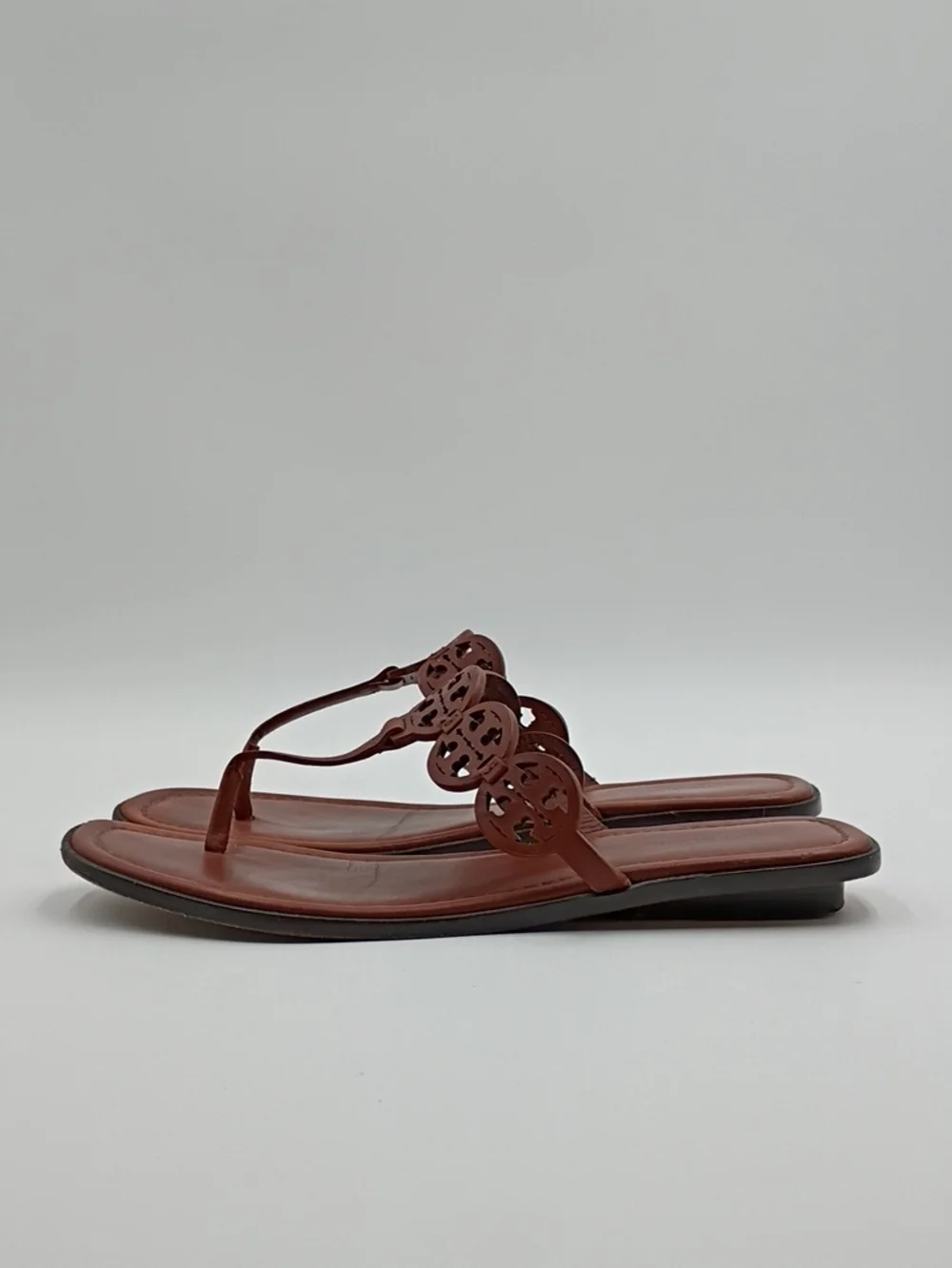 Tory Burch Tiny Miller Brown Leather Thong Sandals Logo Neutral 9 Burnt Cuoio
